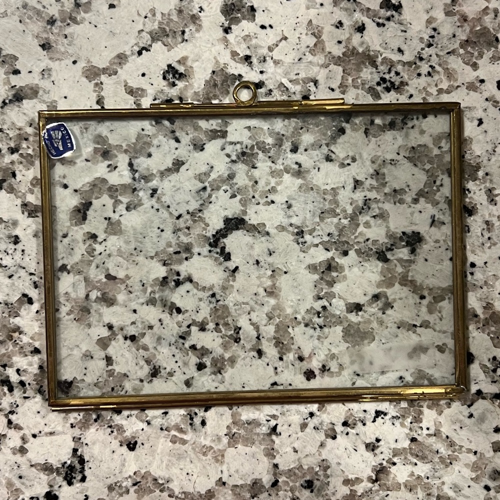 4x6” Gold Floating Frame